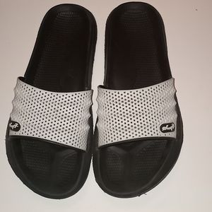 616 Surf7 slippers.  Men's  11